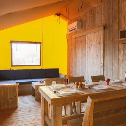 TIENDA DE LONA Y MADERA 6 personas - Safari Lodge | 3 Ch. | 6 Pers. | Terraza elevada | Aire acondicionado.