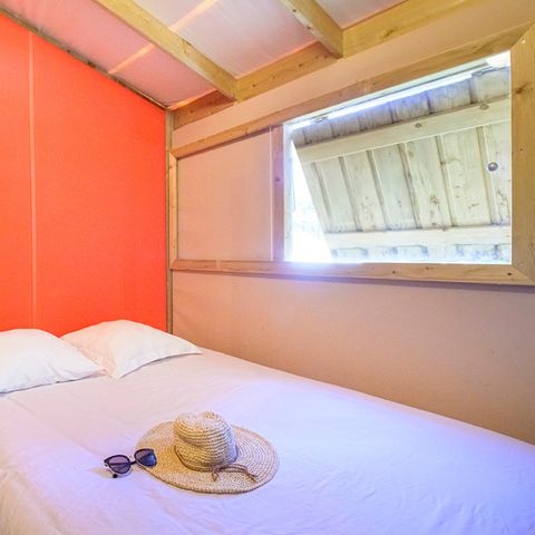 Mobilheim 4 Personen - Cosyflower Premium auf Stelzen 38m² - 2 Schlafzimmer + TV + Bettwäsche + Handtücher überdachte Terrasse 11m²