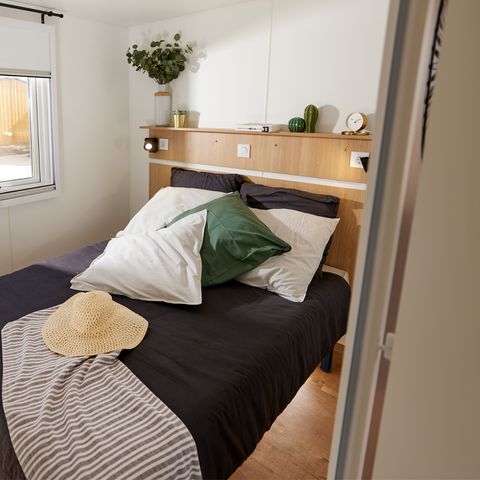 Mobilheim 4 personen - Homeflower Premium 29m² (2 Schlafzimmer) + KLIMA + halbüberdachte Terrasse + TV + Bettwäsche + Handtücher