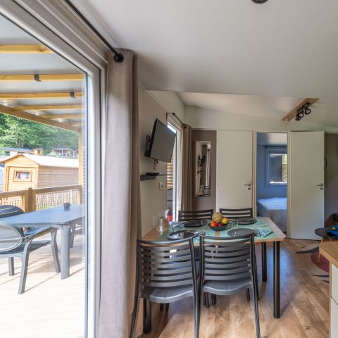 Mobile home 6 persons - Homeflower Premium 35m² (3 bedrooms) + CLIM + semi-covered terrace + TV + sheets + towels