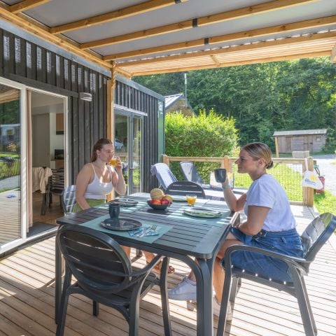 Mobilheim 6 Personen - Homeflower Premium 35m² (3 Schlafzimmer) + KLIMA + halbüberdachte Terrasse + TV + Bettwäsche + Handtücher