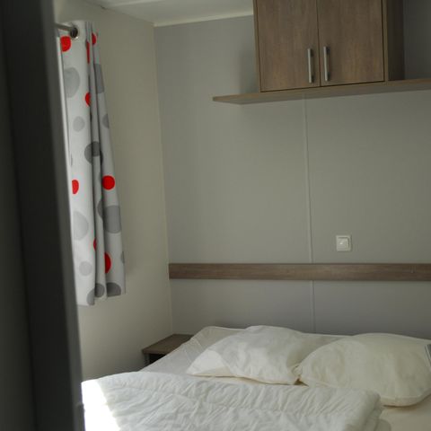 Stacaravan 4 personen - Stacaravan Confort EVASION 24 m² - 2 slaapkamers - halfoverdekt terras van 12 m² + roestvrijstalen barbecue, geschikt voor 4 personen