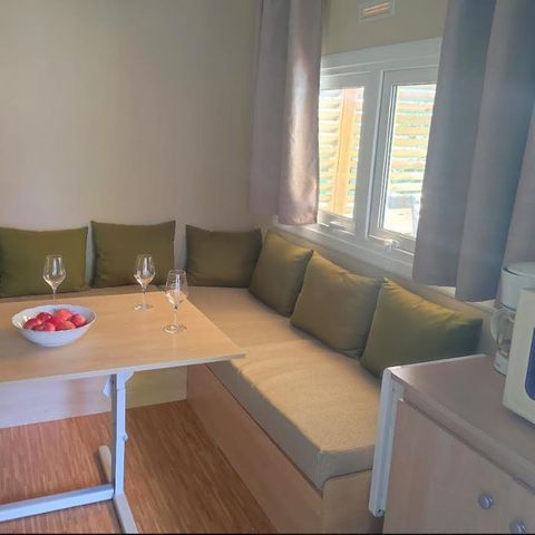 Stacaravan 4 personen - Comfortabele stacaravan COSY 23 m² - 2 slaapkamers - halfoverdekt terras van 17 m² + barbecue - badkamer en douche voor 4 personen