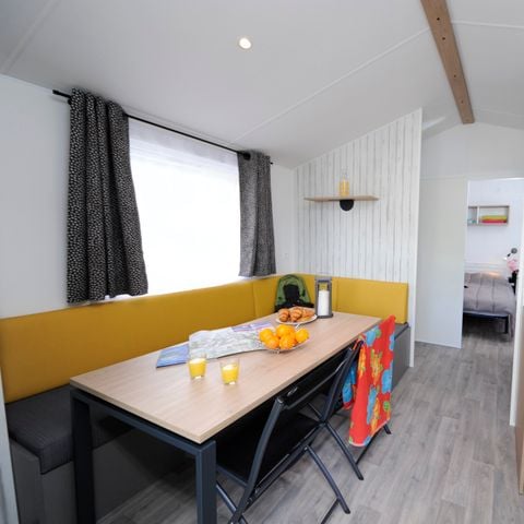 Stacaravan 2 personen - Comfort-stacaravan 23 m² - 1 slaapkamer - halfoverdekt terras van 18 m² + barbecue + Bedlinnenpakket voor 2 personen