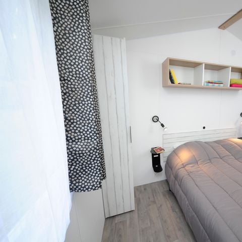 Stacaravan 2 personen - Comfort-stacaravan 23 m² - 1 slaapkamer - halfoverdekt terras van 18 m² + barbecue + Bedlinnenpakket voor 2 personen