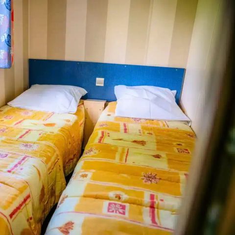 Mobile home 5 persons - 3 Rooms 5 People (4 adults and 1 child -16 years) Air-conditioned + TV