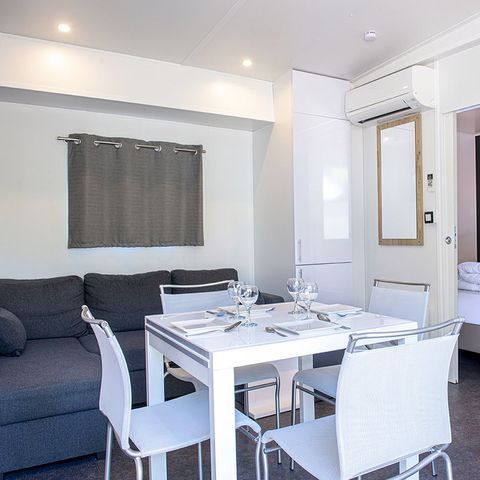 Chalet 4 persons - de Luxe 3 Rooms 4 People Air-conditioned + TV