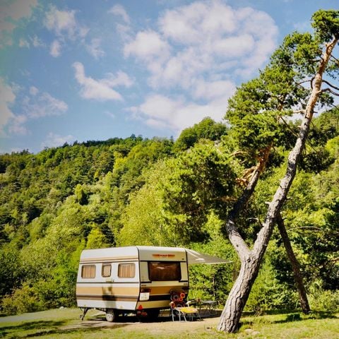 Pitch - Location (car on private car park after unloading)