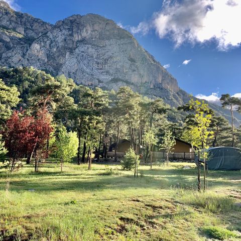 PLOT - Hiking or cycling package with tent