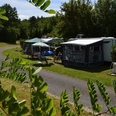 Kampeerplaats - Standplaats minimaal 110m², (huurauto optioneel)