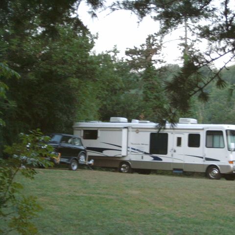 Pitch - RV pitch: American style motorhome - 135m² minimum, 16 A electricity connection & 100mm Black water connection.
