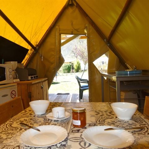 HÉBERGEMENT INSOLITE 4 personnes - Tipi 20m² 2 chambres - sans sanitaires + terrasse semi-couverte