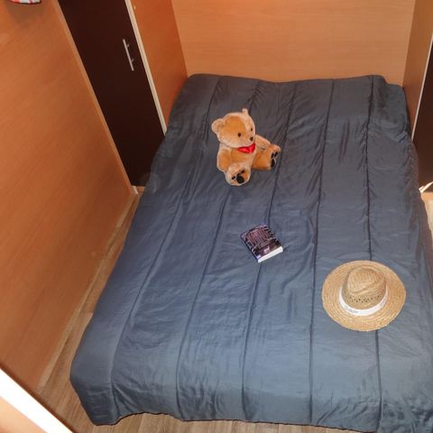 AUßERGEWÖHNLICHE UNTERKUNFT 3 Personen - Wohnwagen 21m² 1 Zimmer + halbüberdachte Terrasse