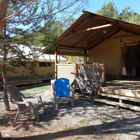 Tente en toile et en bois 5 personnes - Tente Safari 30m² CONFORT 2 chambres + terrasse couverte + BBQ