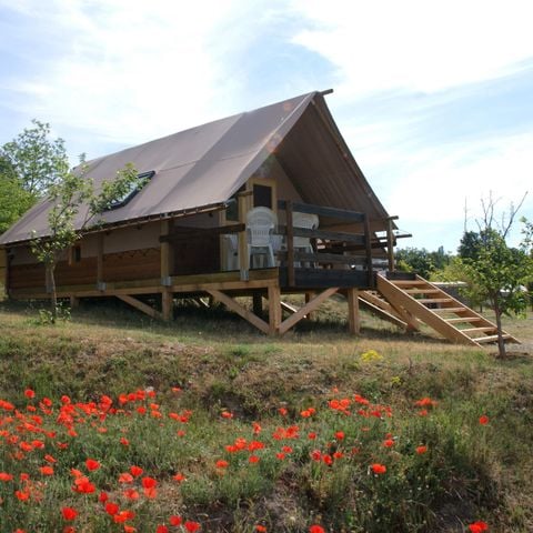 Tente en toile et en bois 5 personnes - Cabane du Trappeur 24m² CONFORT 2 chambres + climatisation