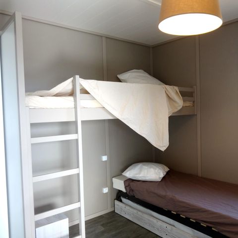 Chalet 5 personnes - Chalet 32m² PREMIUM - 2 chambres + terrasse semi-couverte + TV + LV + climatisation