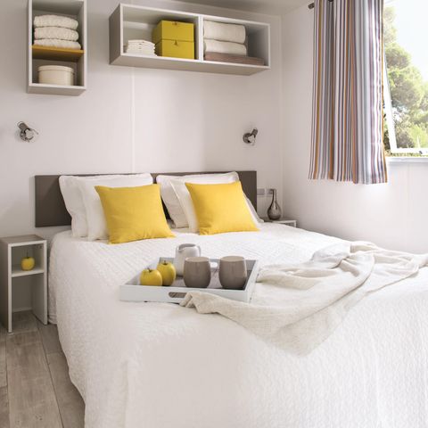 Mobilheim 5 personen - HomeFlower 26m² PREMIUM 2 Schlafzimmer + halbüberdachte Terrasse + TV + Klimaanlage
