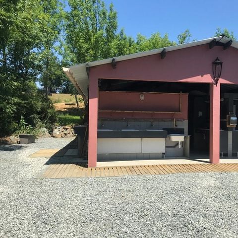 STAANPLAATS - Comfort pakket: Standplaats + 1 auto + tent, caravan of camper + elektriciteit