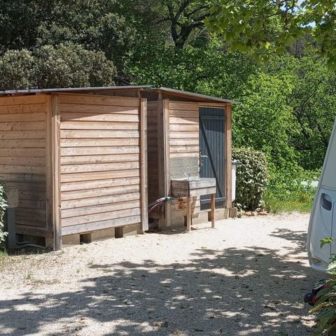 PIAZZOLA - Piazzola "firmata" + elettricità + servizi igienici privati