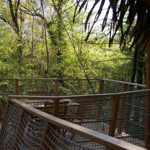HÉBERGEMENT INSOLITE 4 personnes - Cabane dans les arbres - Ecureuils