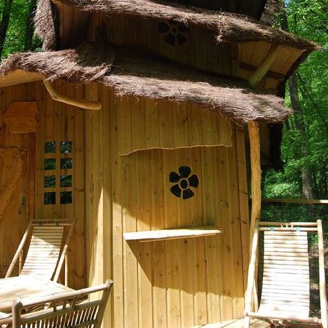 UNUSUAL ACCOMMODATION 5 people - Tree house - Cabane des Lutins