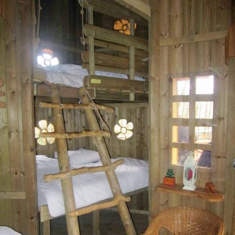 UNUSUAL ACCOMMODATION 5 people - Tree house - Cabane des Lutins