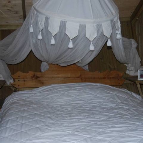 UNUSUAL ACCOMMODATION 5 people - Tree house - Cabane des Lutins