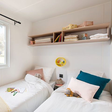 BUNGALOW 6 personnes - Premium 35m² 3 chambres + Climatisation + TV + LV + terrasse couverte