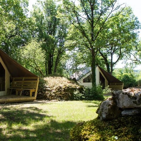 Tente en toile et en bois 4 personnes - Tente confort - 2 chambres - cuisine - sans sanitaires 4 pers.