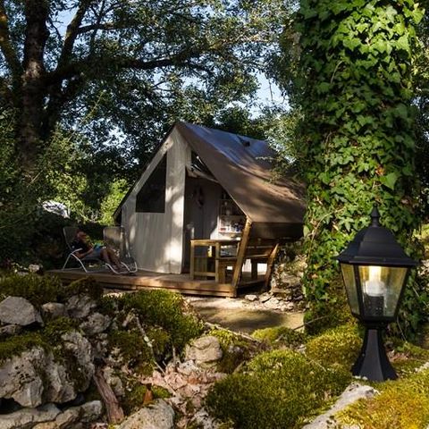 CANVAS AND WOOD TENT 4 people - Comfort tent - 2 bedrooms - kitchen - no sanitary facilities - sleeps 4