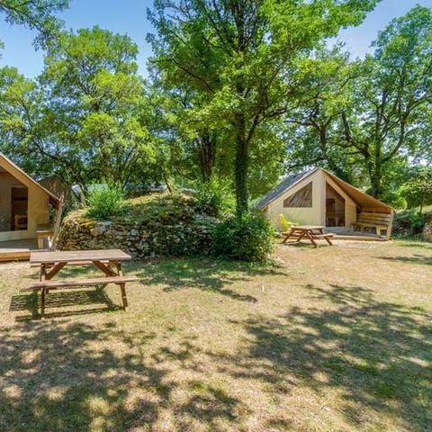 Tente en toile et en bois 4 personnes - Tente confort - 2 chambres - cuisine - sans sanitaires 4 pers.