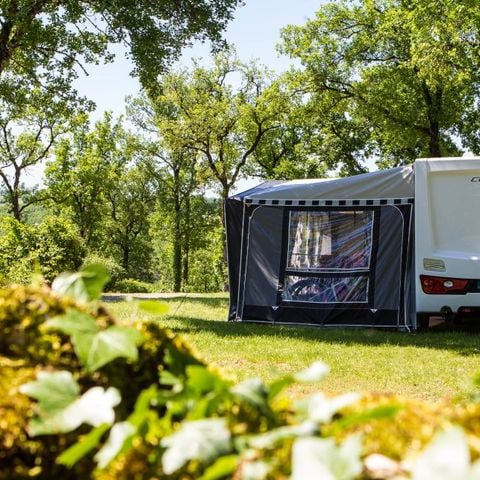 STAANPLAATS - Premium standplaats met 10A elektriciteit