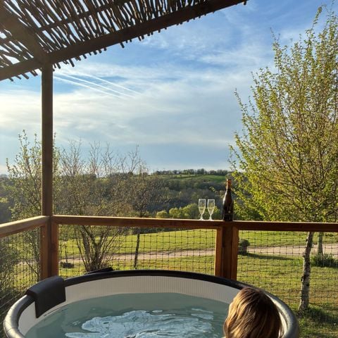 UNIEKE ACCOMMODATIE 2 personen - Cabane Minca Jacuzzi & Uitzicht op de Vallei 1 slaapkamer