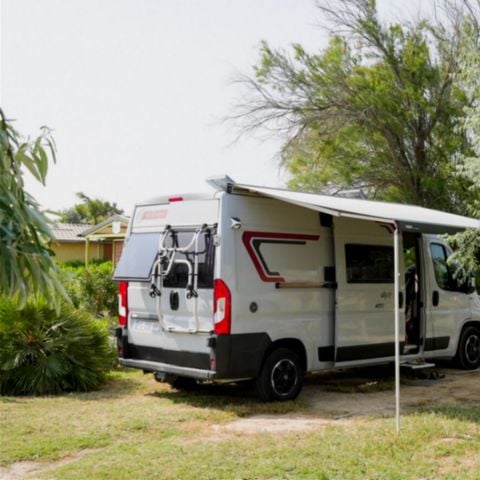 STAANPLAATS - Standplaats met elektriciteit