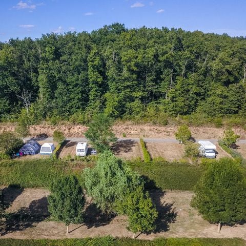 EMPLACEMENT - Forfait Privilège XXL proche du Lac (voiture, tente, caravane ou camping - car + électricité 10A)