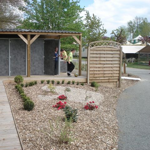 PLOT - XXL Privilege package near the lake (car, tent, caravan or camper + 10A electricity)