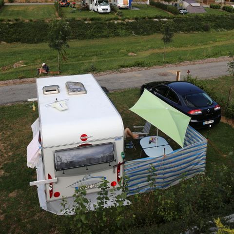 STAANPLAATS - XXL Privilege pakket bij het meer (auto, tent, caravan of camper + 10A elektriciteit)