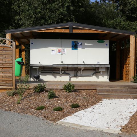 PLOT - XXL Privilege package near the lake (car, tent, caravan or camper + 10A electricity)