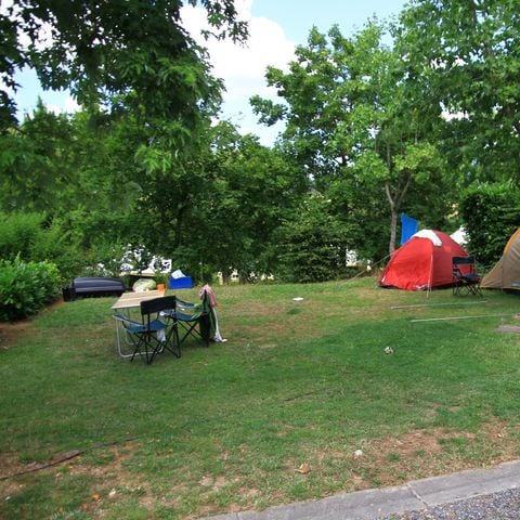 EMPLACEMENT - Forfait Rando (1 tente, 1 vélo ou 1 moto + électricité 10A)