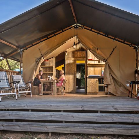 Canvas and wooden tent 4 persons - NEW Premium 2-bedroom Safari tent