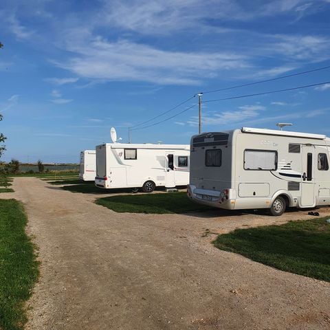 Pitch - Winter package Camping-Car/Caravan 1-2pers with electricity 10Amp.