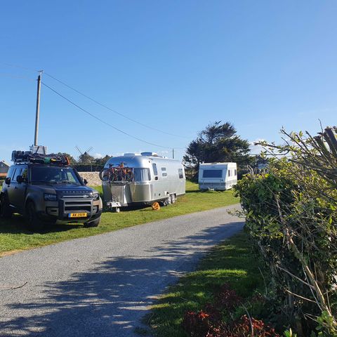 Pitch - Package with 10amp electricity (1 tent, caravan or motor home / 1 car)