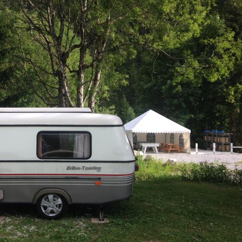 EMPLACEMENT - Forfait Confort (1 tente, caravane ou camping-car / 1 voiture / électricité 5A)