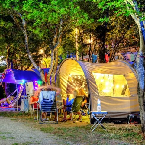 Stellplatz - GRÜN FÜR ZELT/FALTZELT O CAMPER/WOHNWAGEN