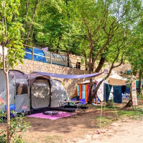Kampeerplaats - GROEN VOOR TENT/VOUWTENT OF CAMPER/CARAVAN