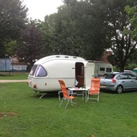 EMPLACEMENT - 2 Pers voiture tente, van, caravane, camping-car sans Electricité