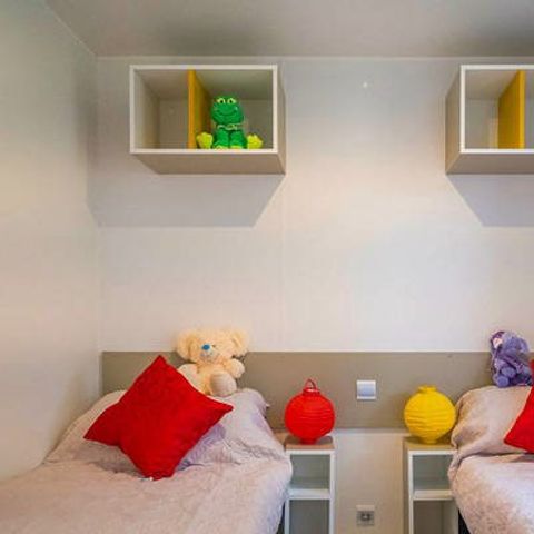 MOBILHOME 4 personas - Confort | 2 Dormitorios | 4 Pers. | Terraza elevada | Aire acondicionado.