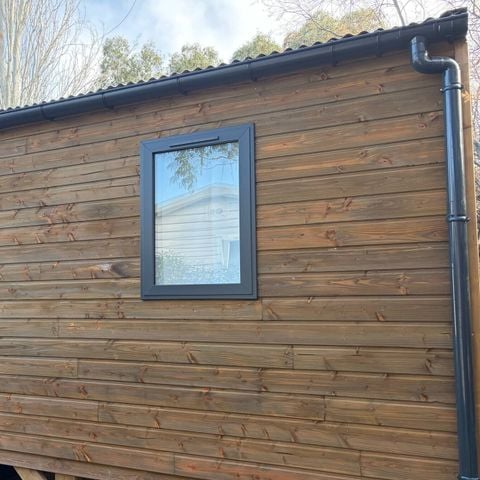 CHALET 5 personnes - Chalet | Comfort | 2 Ch. | 5 Pers. | Terrasse simple | 1 SDB | Clim.