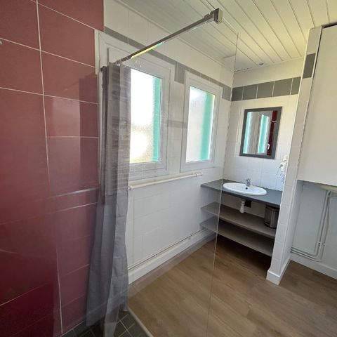 Villa 6 personas - 3 habitaciones - persona adicional posible con coste adicional, contactar con el camping