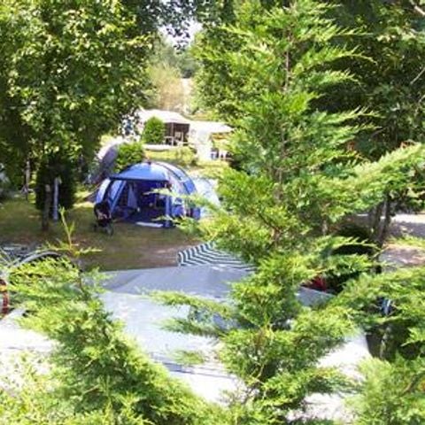 EMPLACEMENT - Emplacement + 1 voiture + électricité 1/6 pers